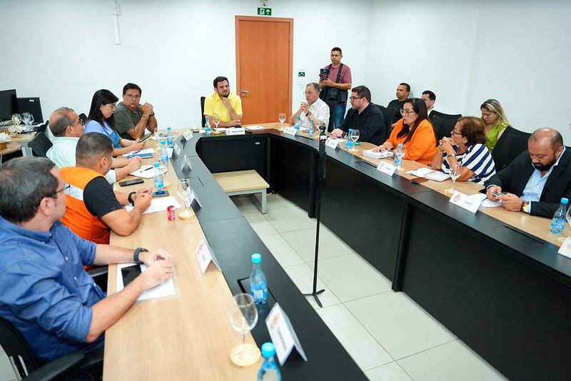 Manaus mobiliza secretarias para enfrentar crise da fumaça