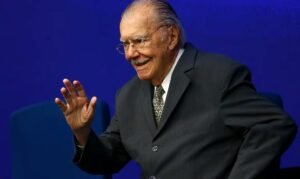 Sarney continua tratamento iniciado no Maranhão após pneumonia